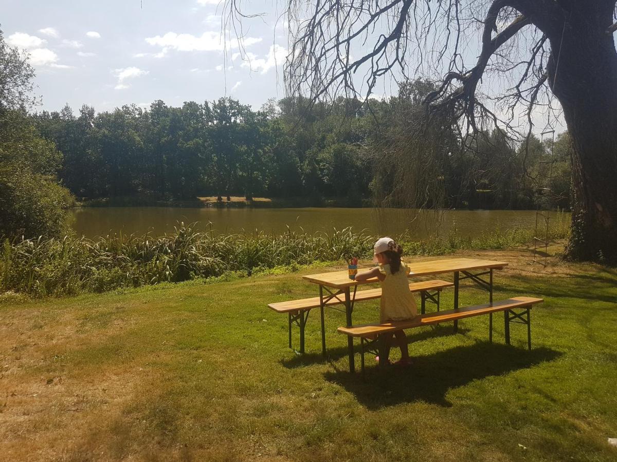 Camping De La Chagnee Saint-Aubin-le-Cloud المظهر الخارجي الصورة