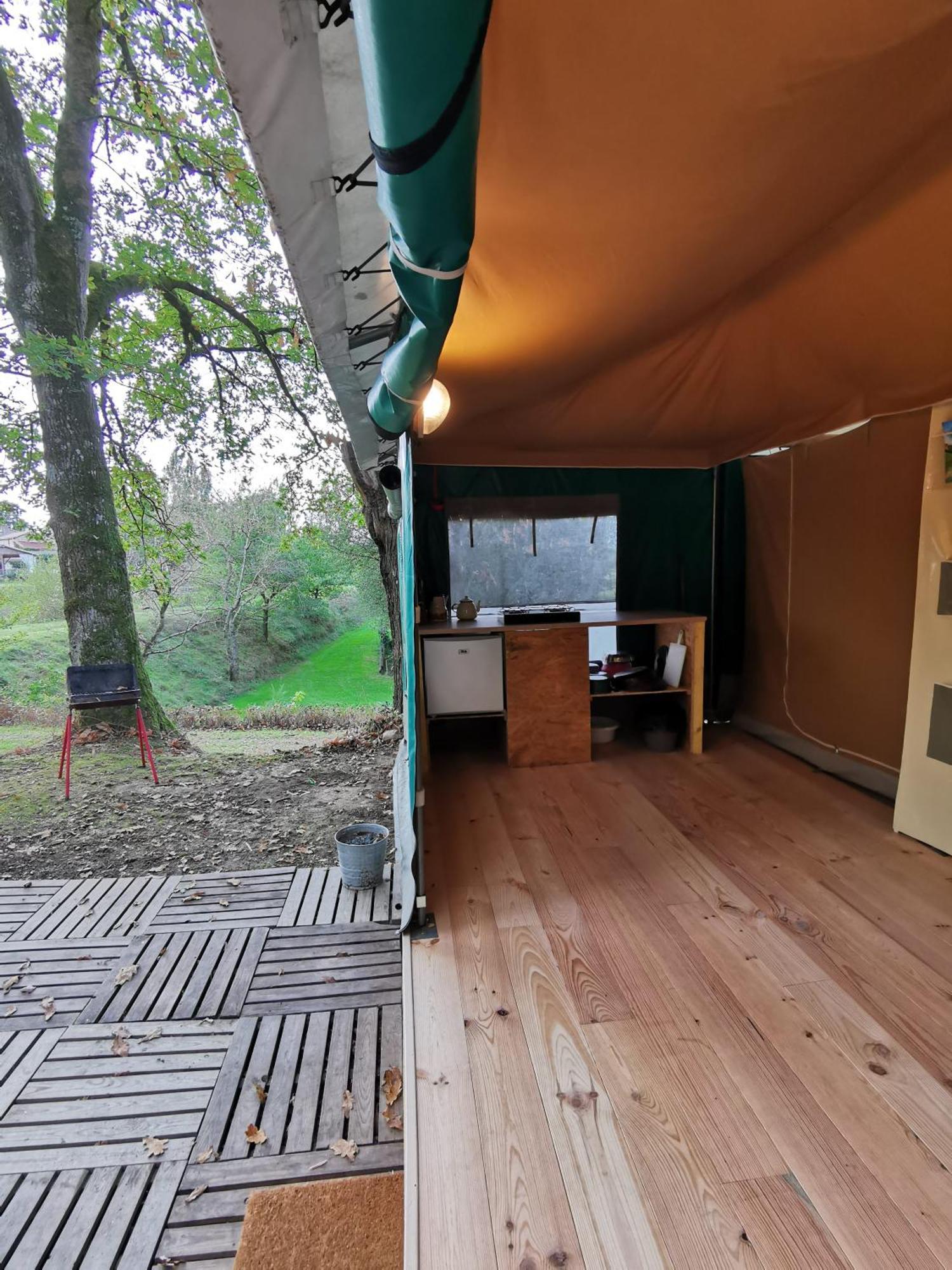 Camping De La Chagnee Saint-Aubin-le-Cloud الغرفة الصورة