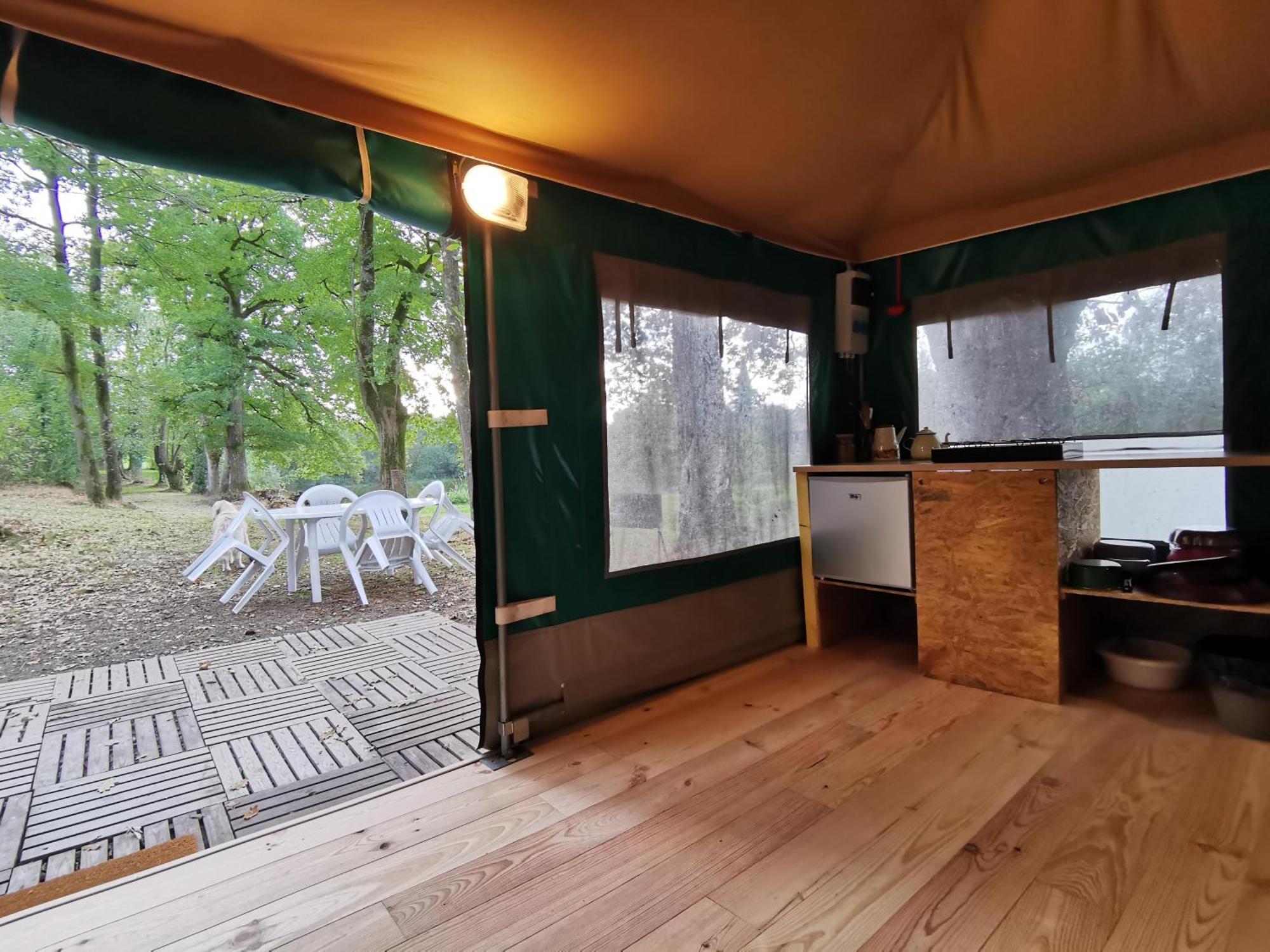 Camping De La Chagnee Saint-Aubin-le-Cloud الغرفة الصورة