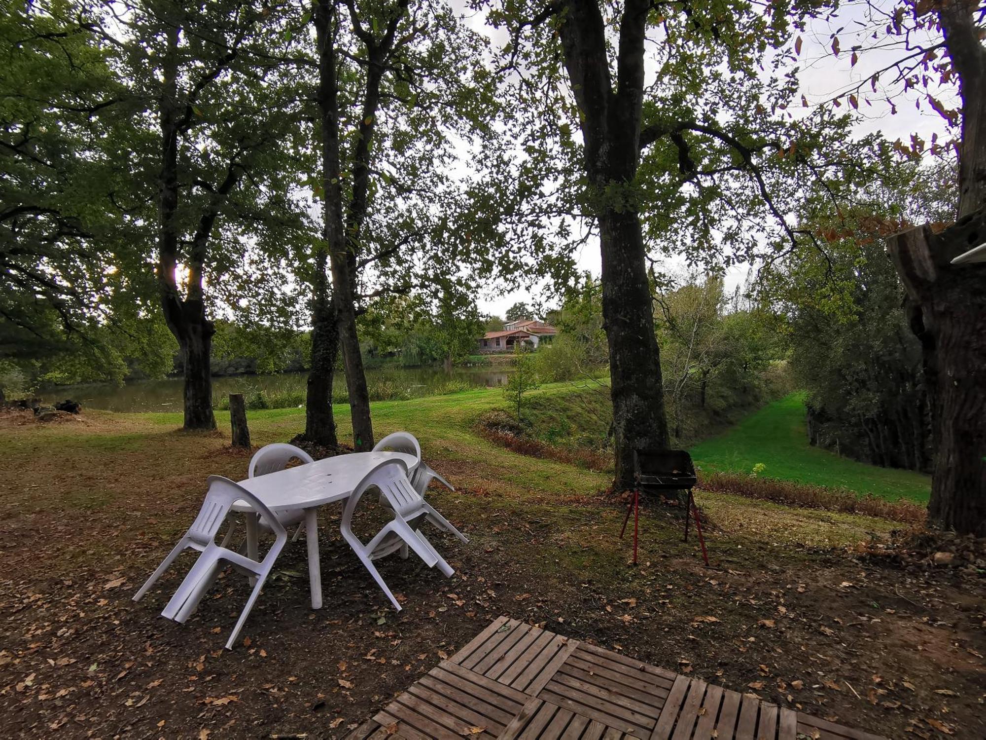 Camping De La Chagnee Saint-Aubin-le-Cloud الغرفة الصورة